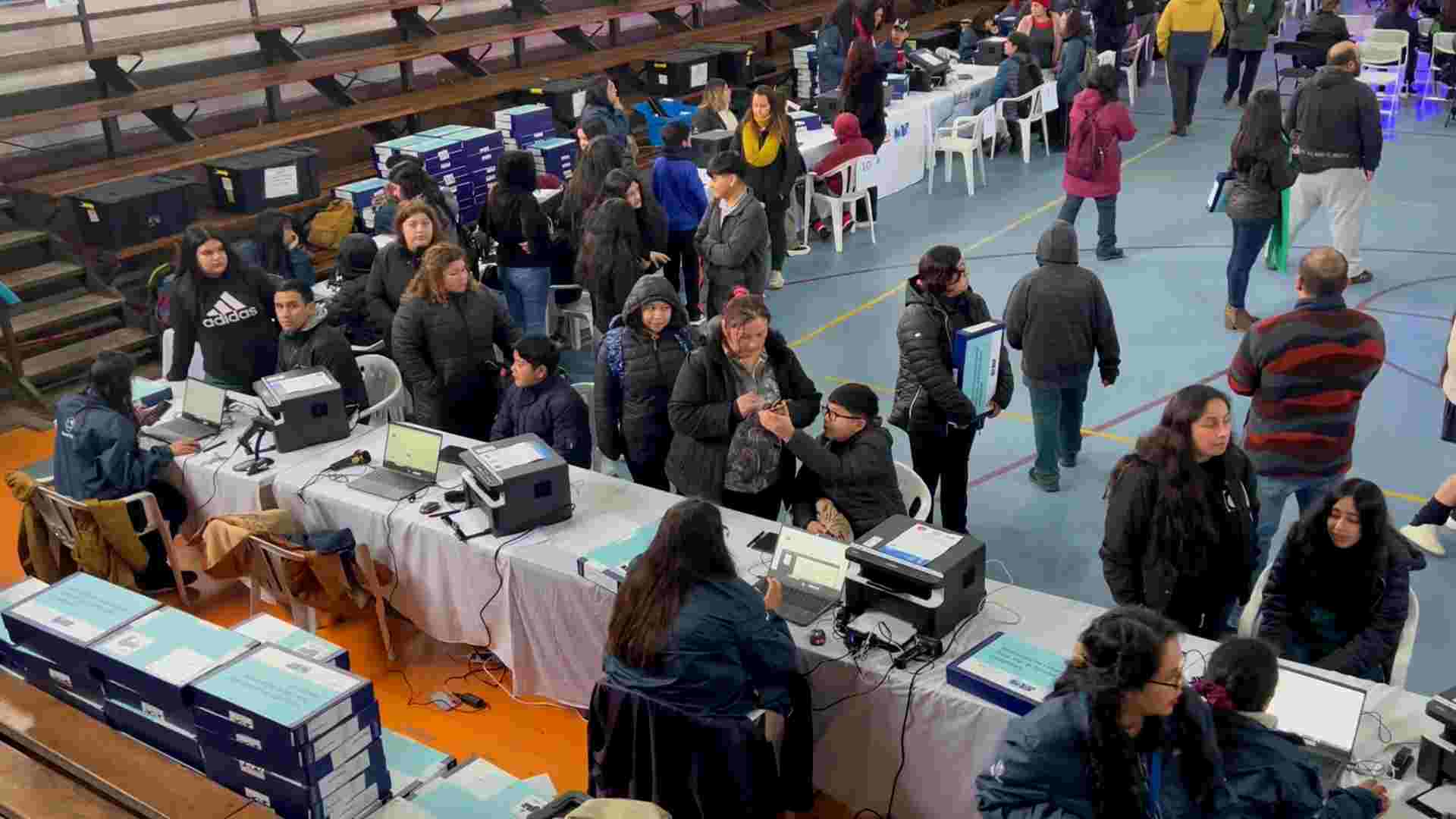 Lee más sobre el artículo Entregan computadores a alumnos de colegios de la comuna de Castro