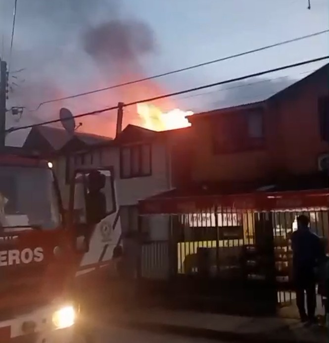 Lee más sobre el artículo Cinco damnificados deja incendio en Población Padre Hurtado