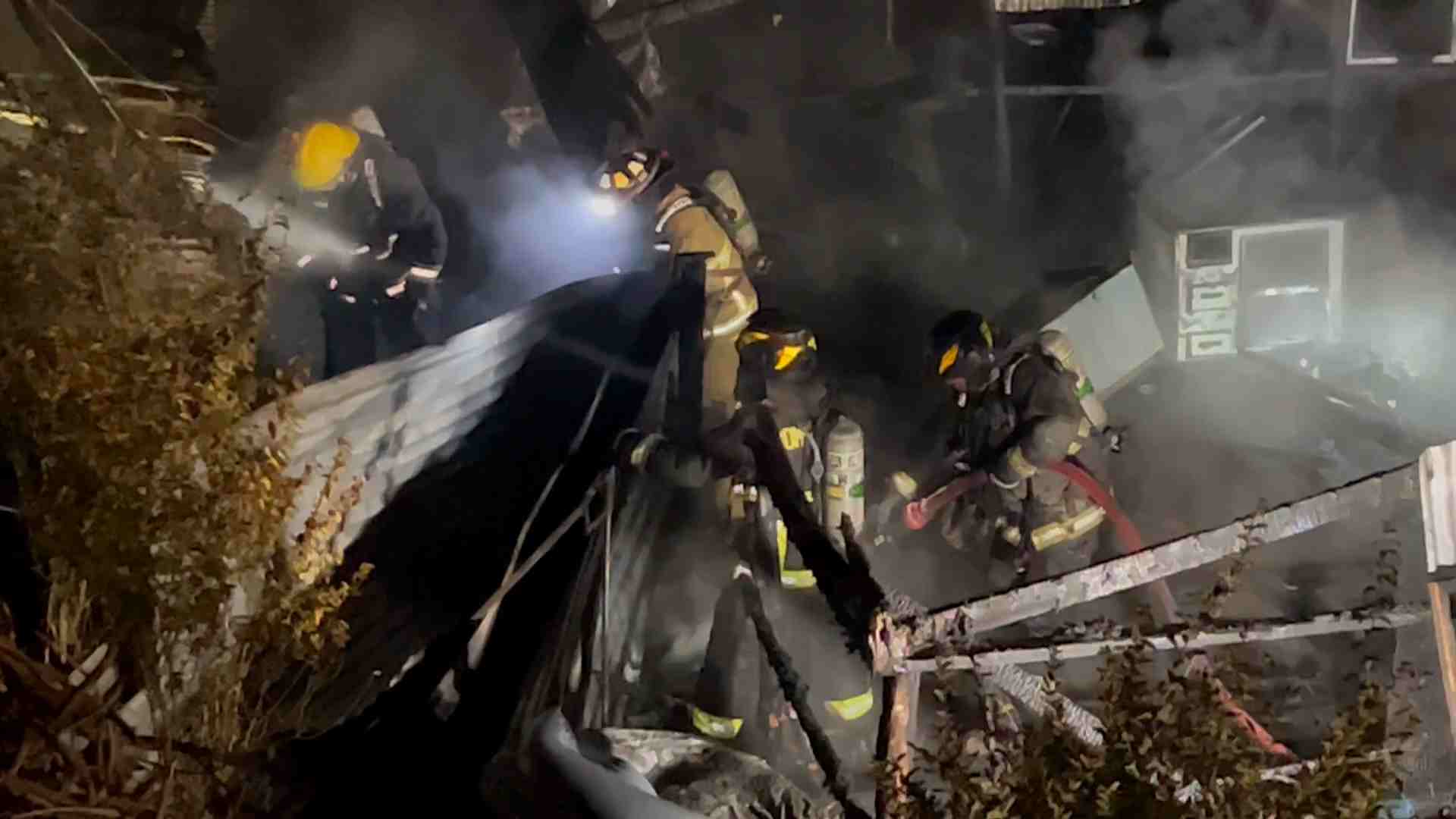 Lee más sobre el artículo Un incendio consume por completo una vivienda en la población Alonso de Ercilla y deja a un hombre con quemaduras