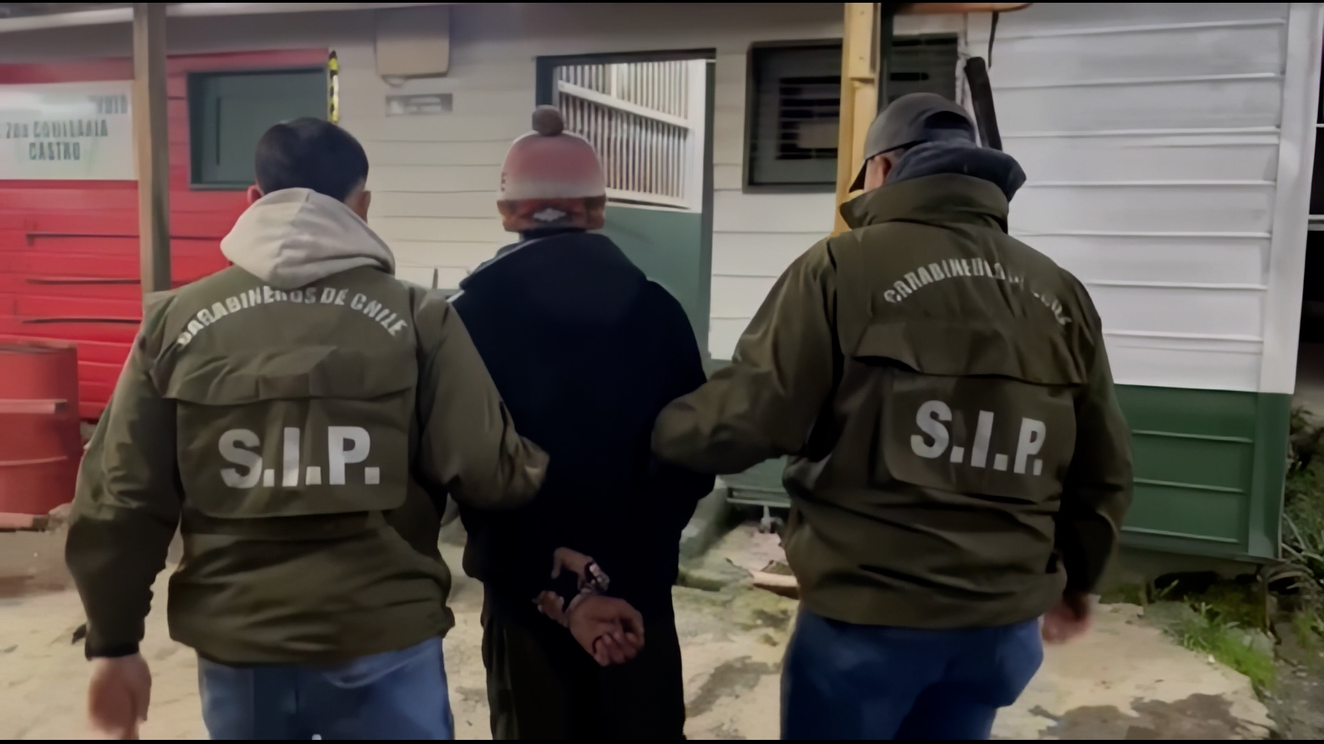 Lee más sobre el artículo Carabineros de Castro detiene a sospechoso de robos en WOM y Restaurant «Nórdico»