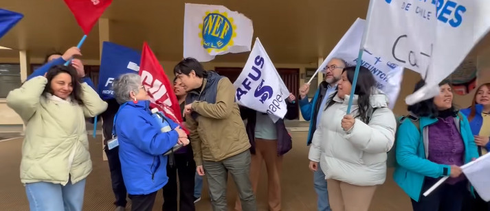 Lee más sobre el artículo Gremios del sector público de Chiloé rechazan proyecto de ley sobre licencias médicas y anuncian posible paro nacional