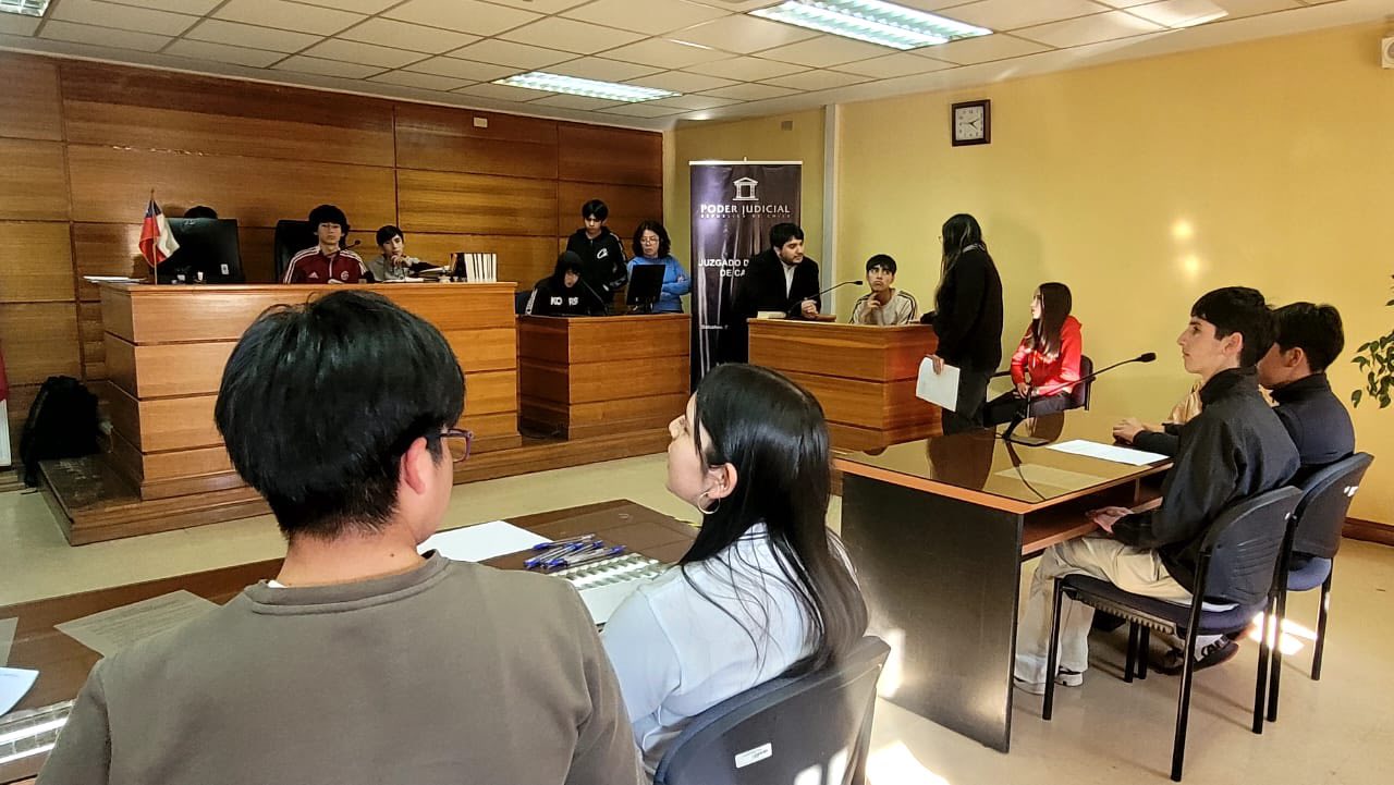 Lee más sobre el artículo Consejo Consultivo de Niñez y Adolescencia Visita el Juzgado de Familia de Castro