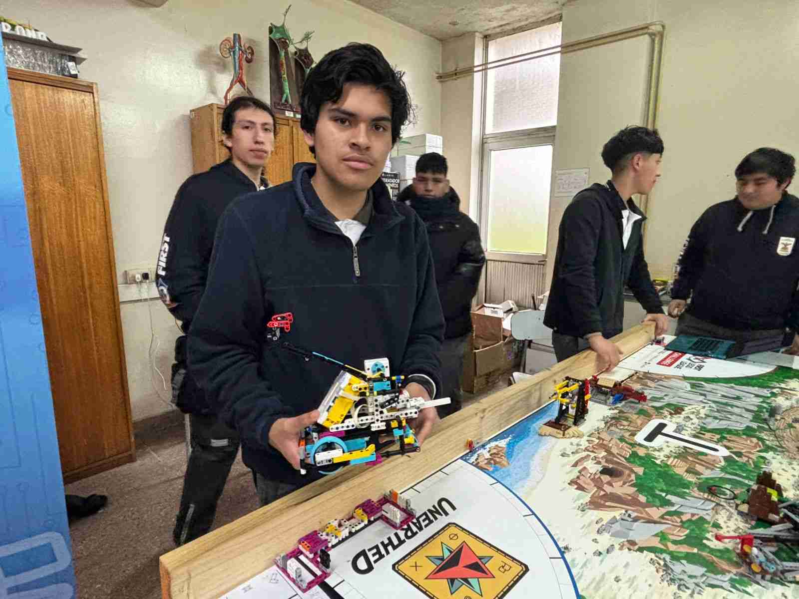 Lee más sobre el artículo Taller de Robótica del Liceo Politécnico Representará a Chiloé en FIRST LEGO League