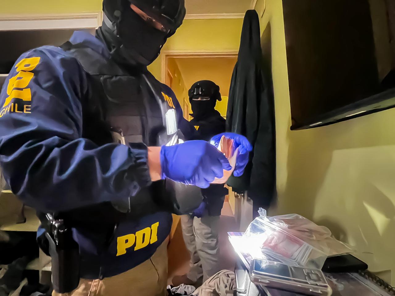 Lee más sobre el artículo Desbaratan Banda Transnacional de Préstamos «Gota a Gota»: 14 Detenidos e Incautan Millonarios Fondos en Los Lagos