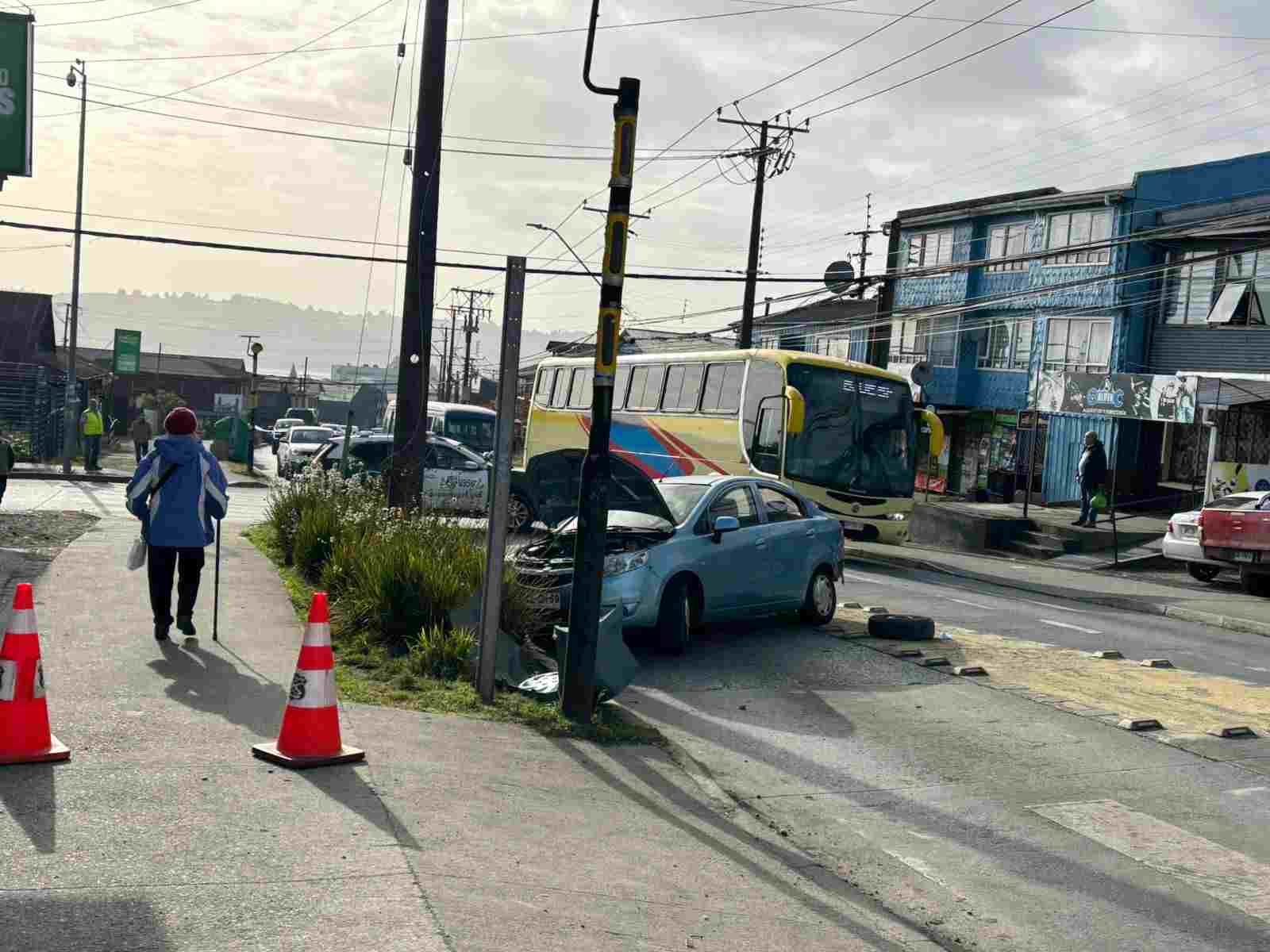 Lee más sobre el artículo Detienen a sujeto por presunto femicidio en Castro: automóvil que trasladaba a la víctima al Hospital protagonizó accidente