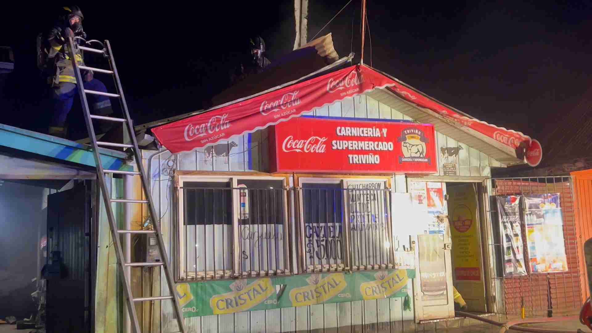 Lee más sobre el artículo Bomberos de Castro controla fuego en carnicería de calle San Martín durante la madrugada