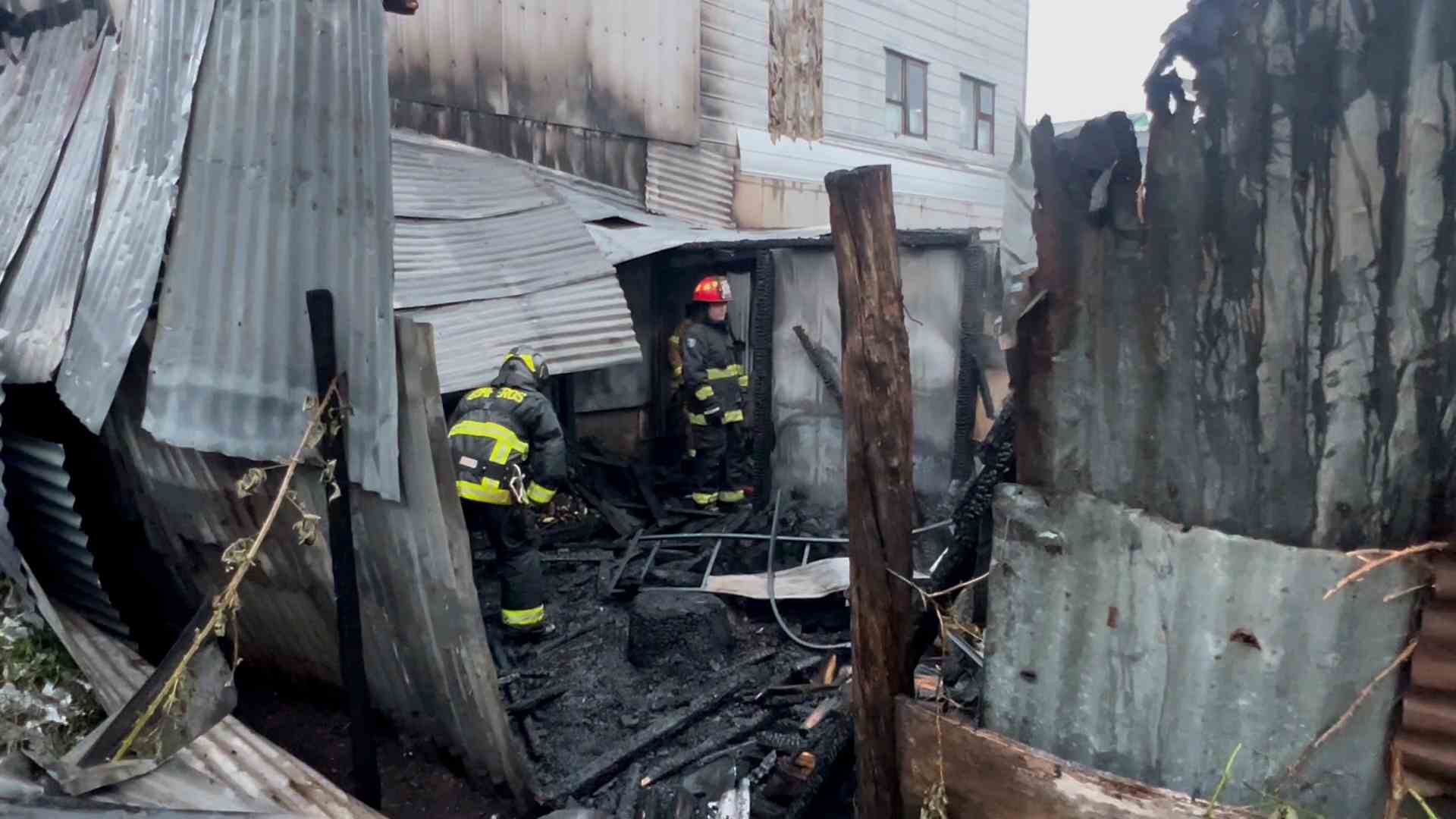 Lee más sobre el artículo Incendio en Villa La Esperanza de Castro deja dos viviendas afectadas y cinco personas damnificadas
