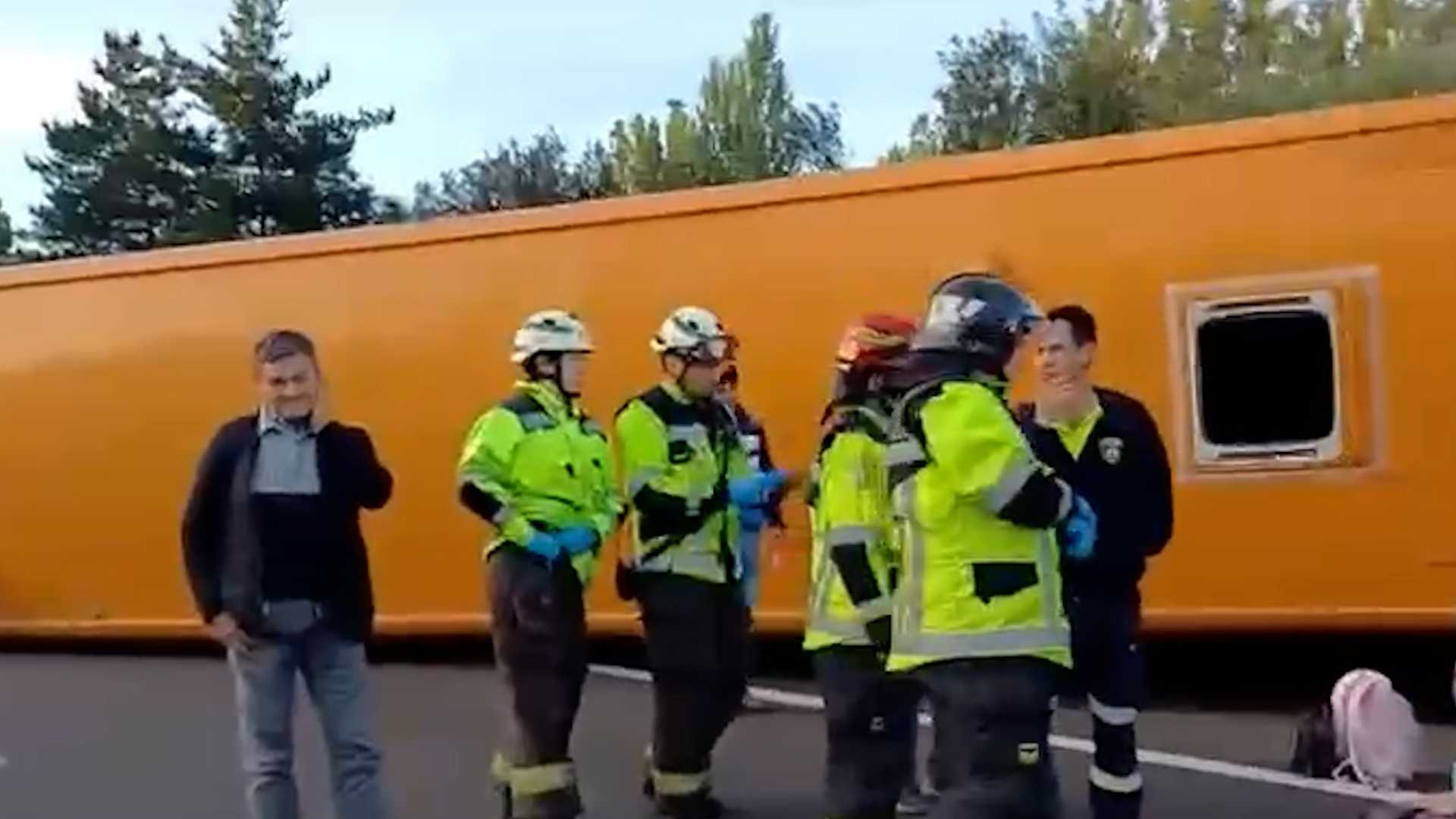 Lee más sobre el artículo Volcamiento de bus ETM proveniente de Quellón deja 35 lesionados en sector Saltos del Laja