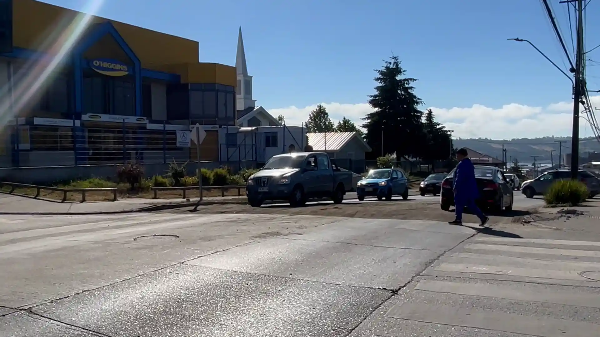 Lee más sobre el artículo Municipalidad de Castro habilita tránsito de forma provisoria tras daños viales por histórica ola de calor