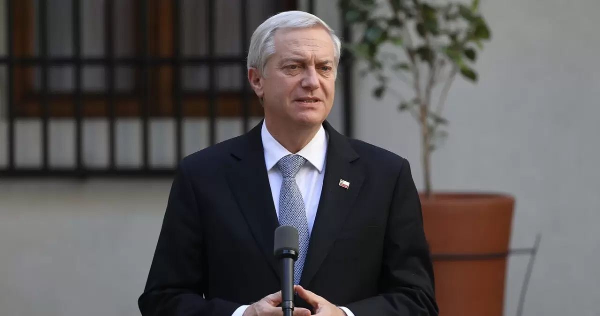 Lee más sobre el artículo Kast inicia transición en La Moneda: confirma revisión de proyectos clave y propone frenar avance de los SLEP