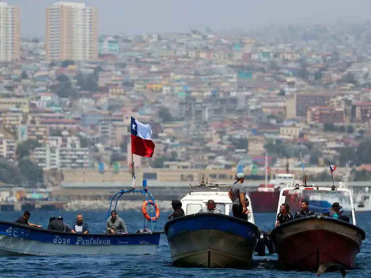 Lee más sobre el artículo Gobierno Retira Proyecto de Ley de Pesca y Desata Fuertes Críticas en el Congreso