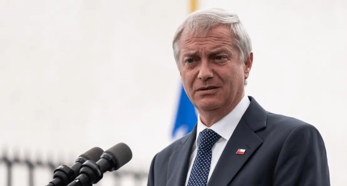 Lee más sobre el artículo Aprobación del presidente Kast cae seis puntos y se sitúa en un 51% tras alza en la desaprobación
