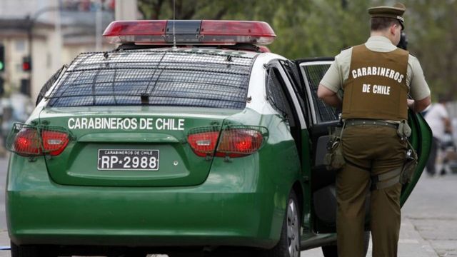 Lee más sobre el artículo Carabineros de Castro detiene a tres sujetos tras violento asalto en plena vía pública