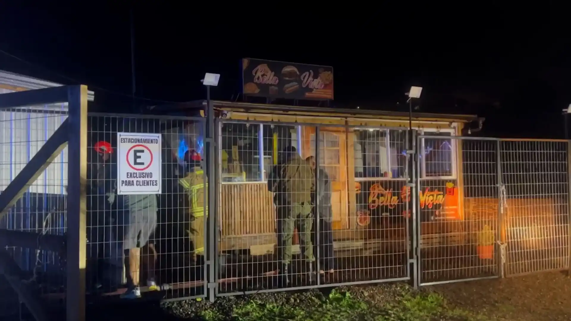 Lee más sobre el artículo Incendio afectó local de comida rápida en sector Gamboa de Castro
