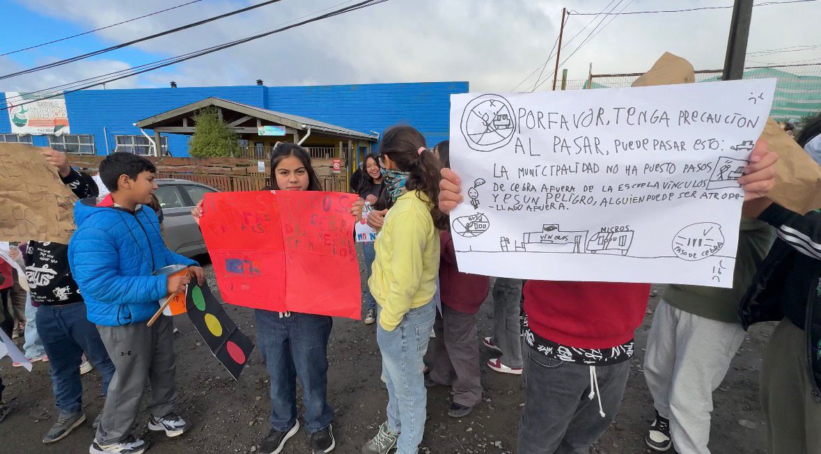 Lee más sobre el artículo Comunidad del Colegio Vínculos de Castro alza la voz: Exigen medidas urgentes de seguridad vial en Galvarino Riveros