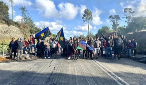 Lee más sobre el artículo Retención por 2 horas a camiones salmoneros: Se endurecen las medidas de presión en toma de carretera de Púlpito