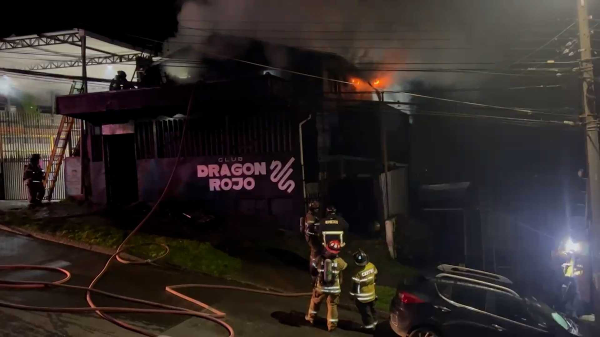 Lee más sobre el artículo Voraz incendio destruye local de dos niveles en calle Thompson