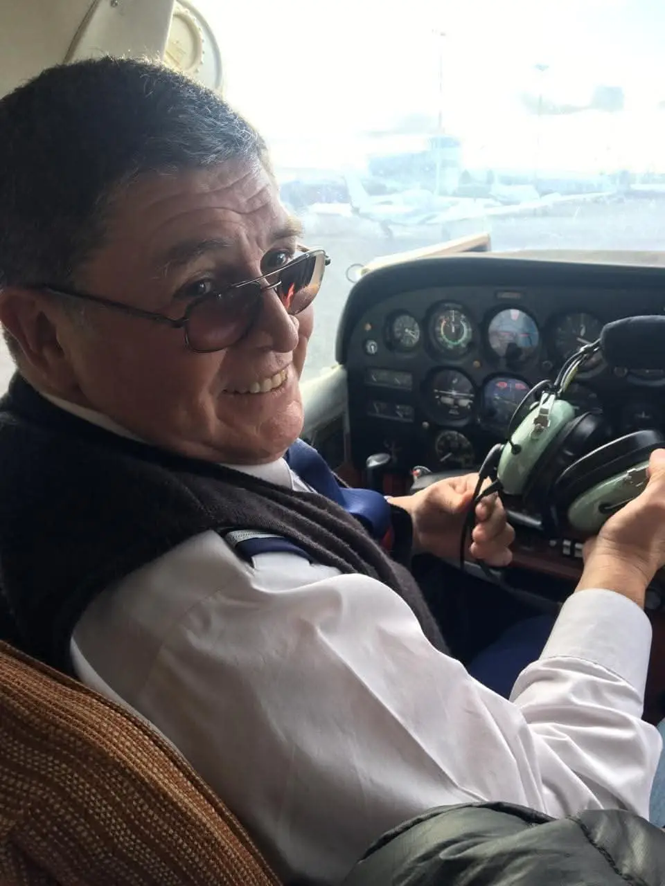 Lee más sobre el artículo Pesar en Chiloé: Fallece Luis Alarcón, el piloto que inauguró los vuelos comerciales en el Aeródromo Mocopulli