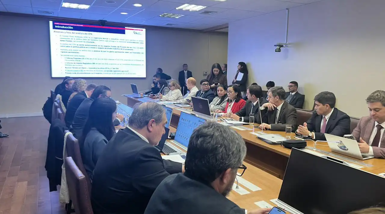 Lee más sobre el artículo CFA advierte riesgos fiscales en proyecto de reconstrucción: Alerta déficit persistente hasta 2031 pese a impulso al crecimiento